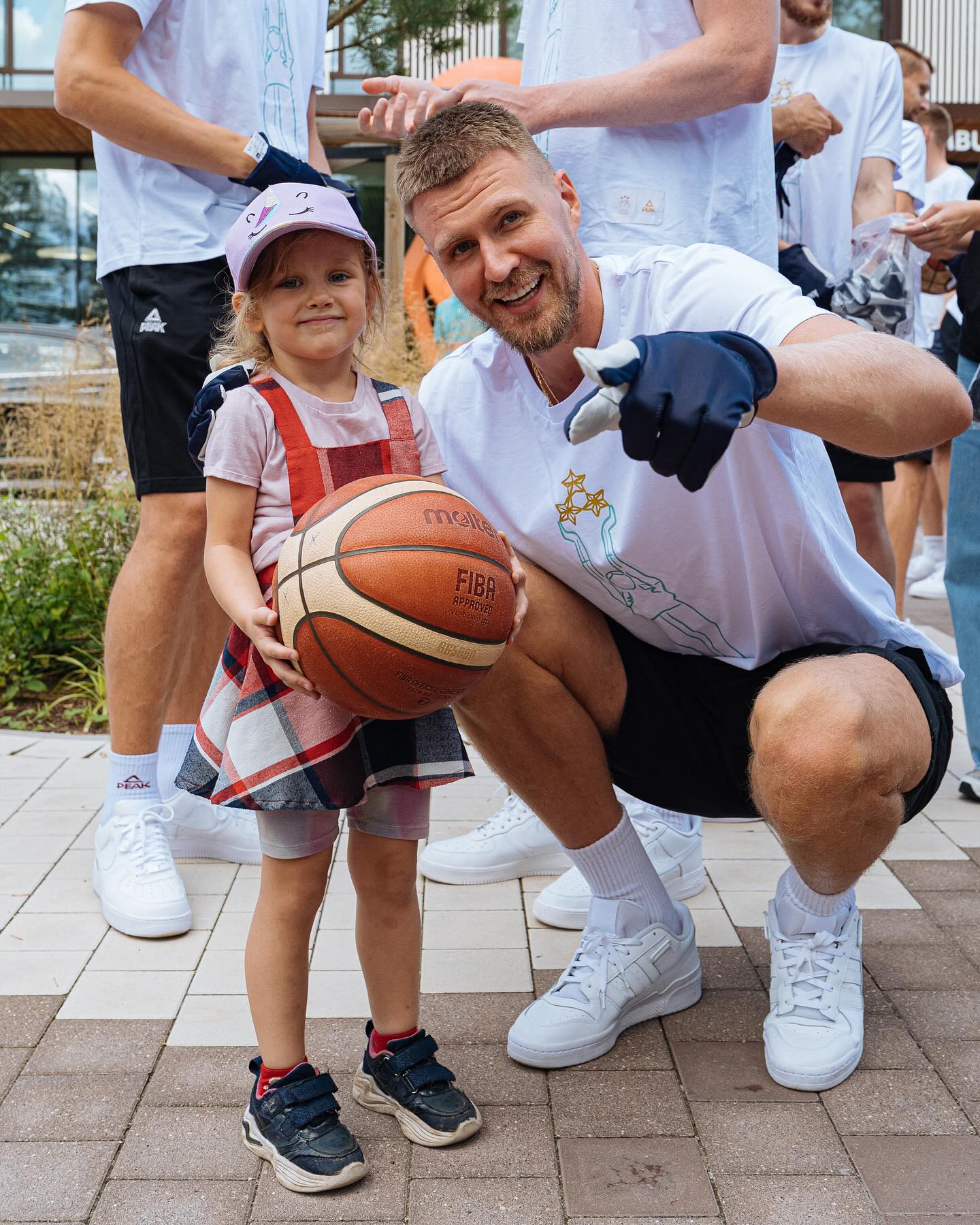 凯尔特人通, 国家队的照 凯尔特人通, 国家队的照