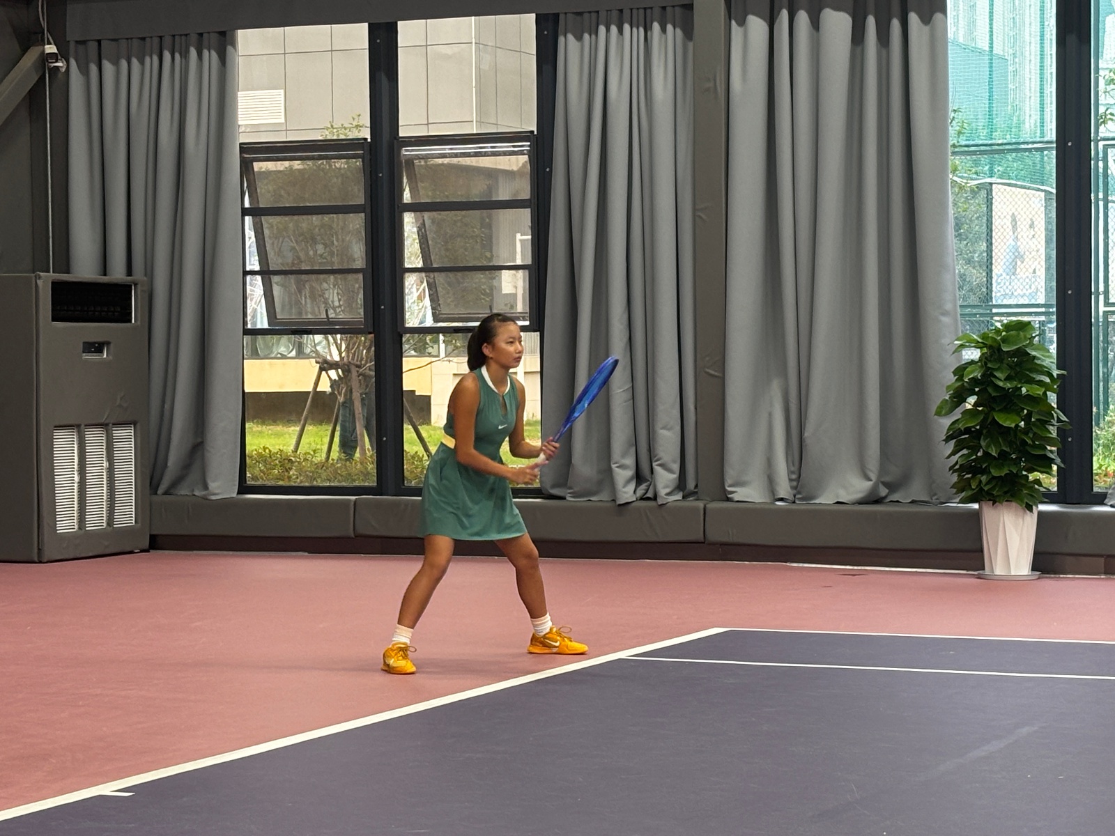 少年网球积, 周莉群一家, 手术期间 少年网球积, 周莉群一家, 手术期间