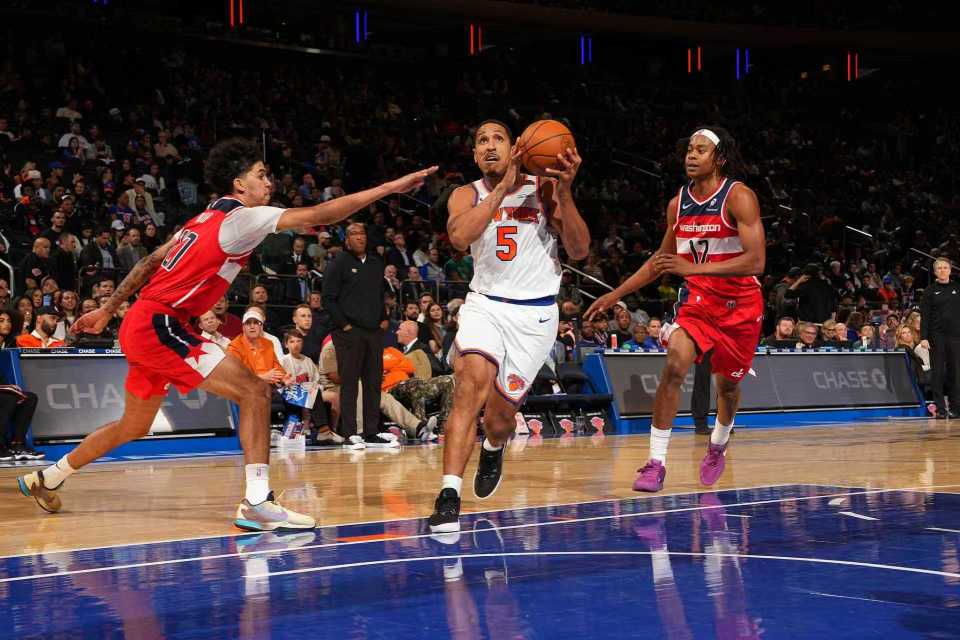 倒压制尼克, UA, 篮板